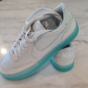 Big Girls 5.5 Nike White and Teal Sneakers